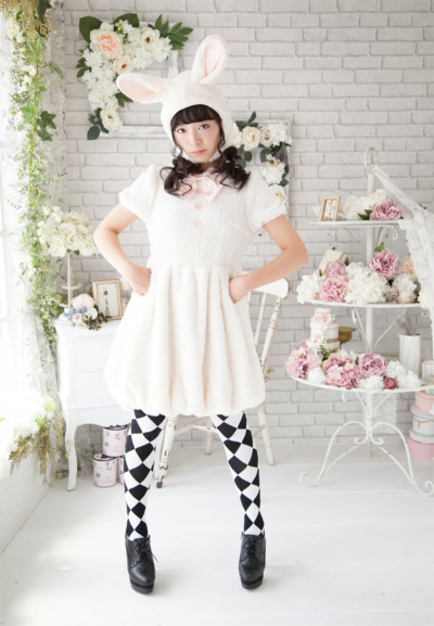 うさぎプリントワンピース　クリーム色 チューリップうさぎプリントミディワンピース｜ピンクハウス